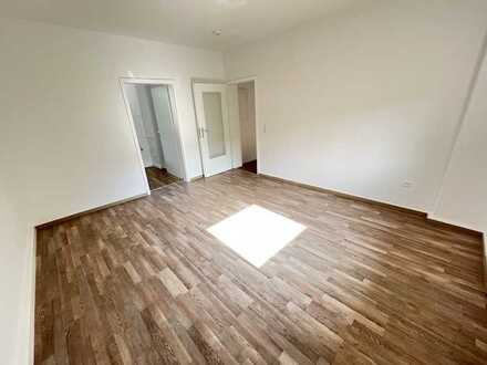 **2x NKM frei!**Renovierte 2-Zimmer Wohnung im 3.OG!