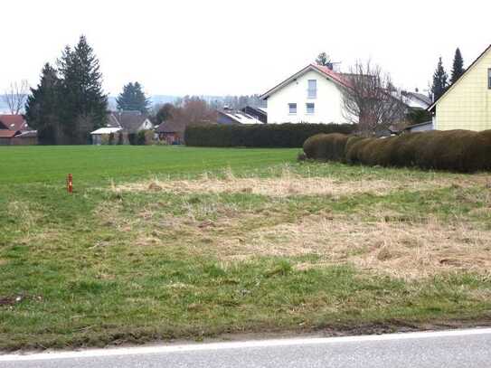 Sonniges Baugrundstück für eine großzügige Bebauung am Ortsrand der Gemeinde Waal