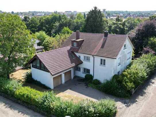 Wohnen am Schloss.... Zweifamilienhaus mit Studio