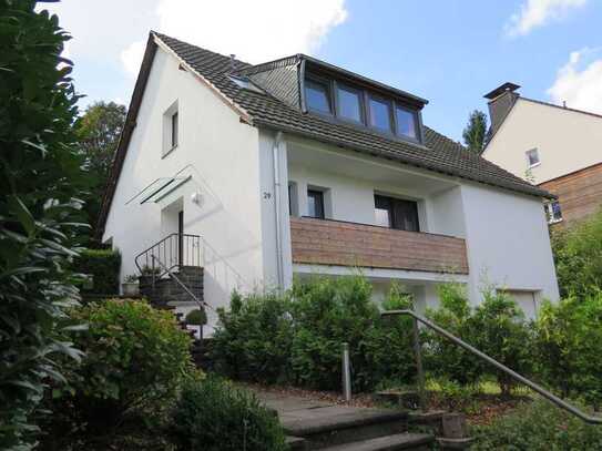 Freistehendes Einfamilienhaus mit großem Garten und Blick auf Lousberg