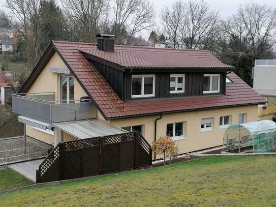 Helle, gepflegte 4-Zimmer-Dachgeschosswohnung mit großem Balkon