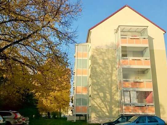 Erstbezug einer schmucken 2-Raumwohnung mit verglastem Balkon.