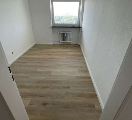 4er WG in einer 4 1/2 Zimmer Wohnung im 6. Stock