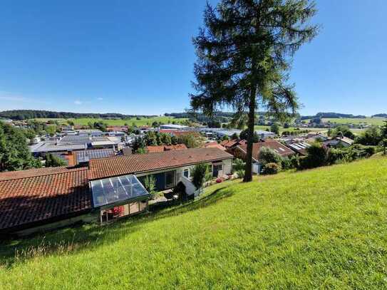 Sonniges Hanggrundstück mit flexiblen Bebauungsmöglichkeiten!