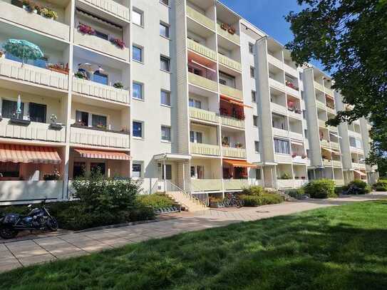 3 - Raumwohnung mit Balkon, Kita und Schule in der Nähe und Stellplatz dabei!