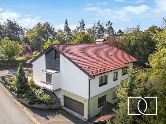 Exklusives Einfamilienhaus! Großzügiges Anwesen mit Dachterrasse und Pool in naturnaher Lage