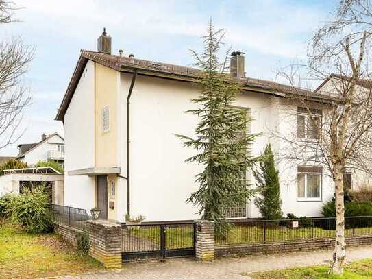 Viel Platz, viel Potenzial: Einfamilienhaus mit Pool und Wellnessbereich in Toplage