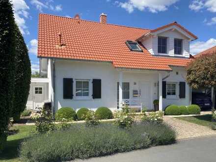 Gepflegtes Haus mit fünf Zimmern und EBK in Schöneck