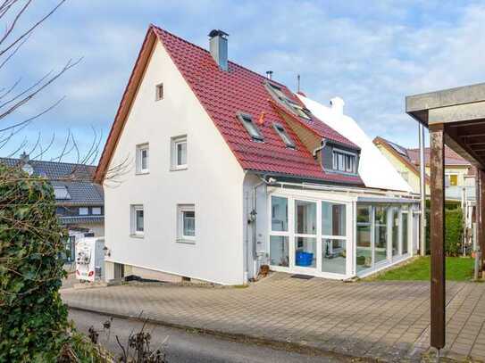 Doppelhaushälfte in ruhiger Lage mit Wintergarten und Carport