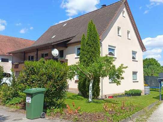 Gepflegtes Zweifamilienhaus mit Ausbaupotenzial und idyllischem Obstgarten