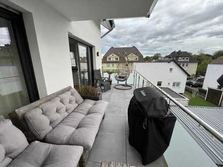 Neuwertige 2 Zimmer-Wohnung mit Dachterasse, Balkon und Einbauküche