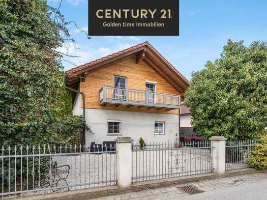 Vielseitiges Immobilienangebot: Zweifamilienhaus mit Lagerhalle und Grundstück