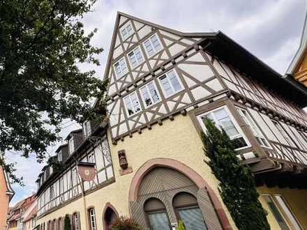 Ein Traum vom Haus im Haus: 4-Zi. Wohnung: Kaminofen, 2 Loggien im Herzen von Ladenburg