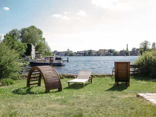 Wohnen am Wasser in Köpenick: Altbau-Wohnung in einem ehemaligen Fabrikgebäude mit Wasserzugang