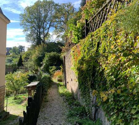 Großzügige Zweiraumwohnung mit Terrasse und eigenem Garten