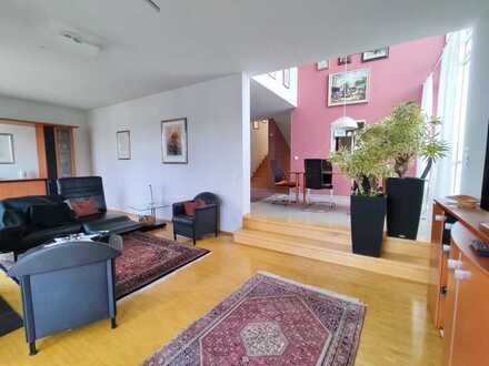 Exklusives Wohnambiente, sonniges Traumhaus, unverb. Weitblick, Terrassen, Garten, Wohnen+Büro, 2WE