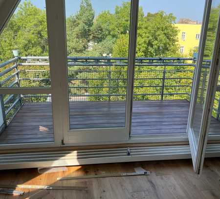 Renovierte DG Wohnung mit Blick ins Grüne inkl. 2 Balkone