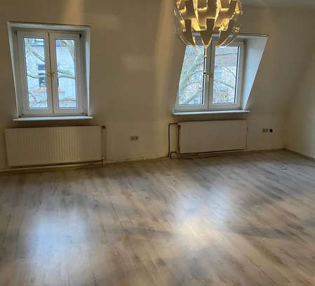 Geräumige, gepflegte 3-Zimmer-Dachgeschosswohnung-Wohnung zur Miete in Dortmund