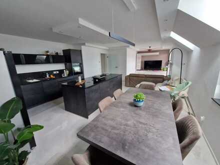 Möblierte 3-Raum-Penthouse-Wohnung mit Balkon und EBK in Ehrenfeld