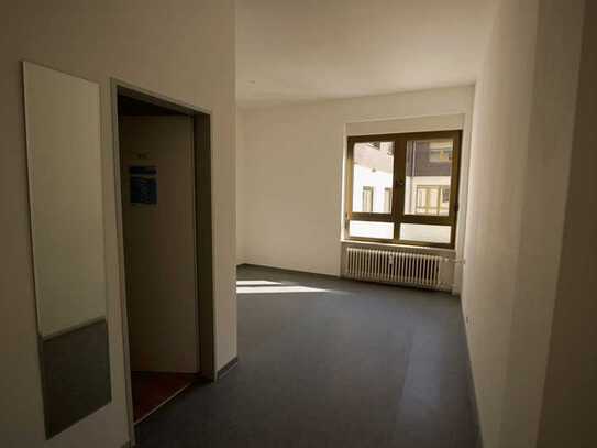 Helle & Großzügige Gewerbefläche – Ideal als Büro oder Praxis