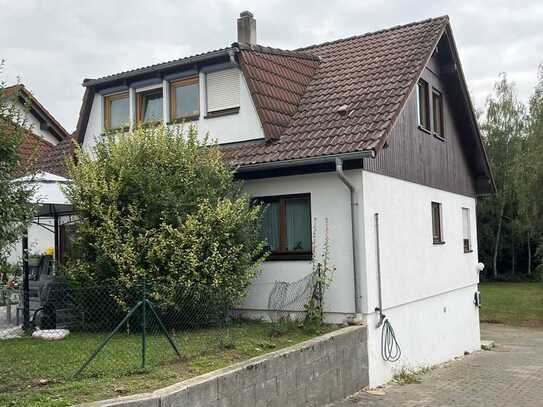 Freistehendes Haus mit großem Grundstück