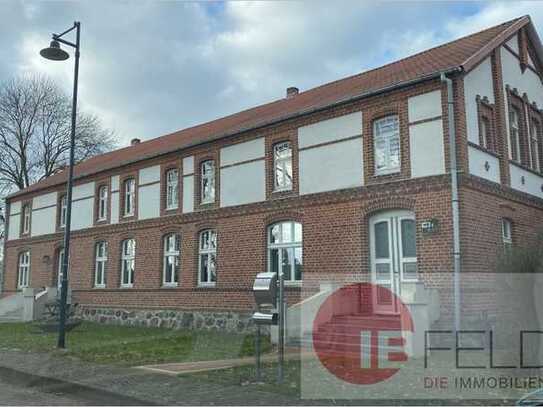 Wohnen im sanierten Denkmal:
Bauernhaus mit Einliegerwohnung bei Parchim