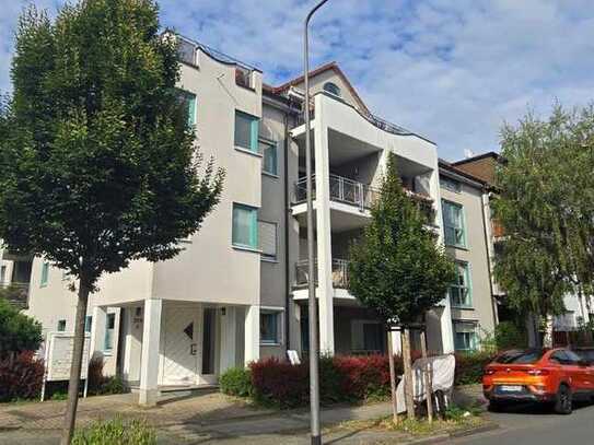 Frankfurt am Main - Helle 2 Zi. ETW großer Wohnfl. + Süd-Balkon, Wannen- Duschbad u. 1 TG-Stellpl.