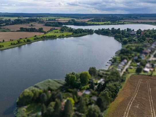 Seezugang mit eigenem Steg für Boot und Baden, in ruhiger naturnahen Lage