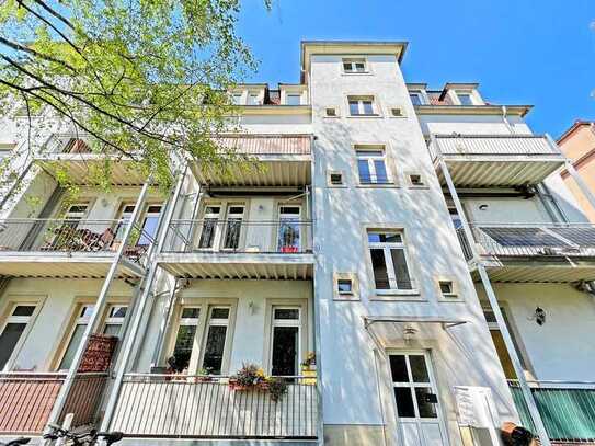 Großzügige 2-RW mit Balkon * Bad mit Fenster + Wanne* sep. Küche * Stellplatz * zentral * Top*