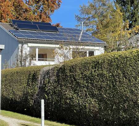 Stilvolle, geräumige 1-Zimmer-Wohnung mit Süd-Balkon und Einbauküche in Neuried