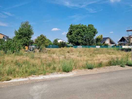 Erfüllen Sie Ihren Traum vom Eigenheim auf einem idyllischen Baugrundstück in Rövenich!