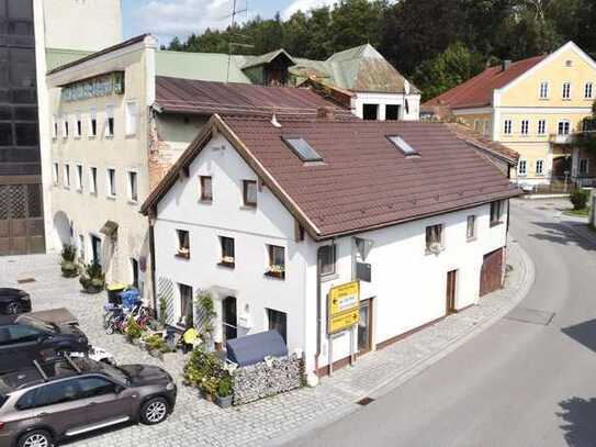 Neu renoviert! Charmantes Stadthaus mit Einliegerwohnung und Garage