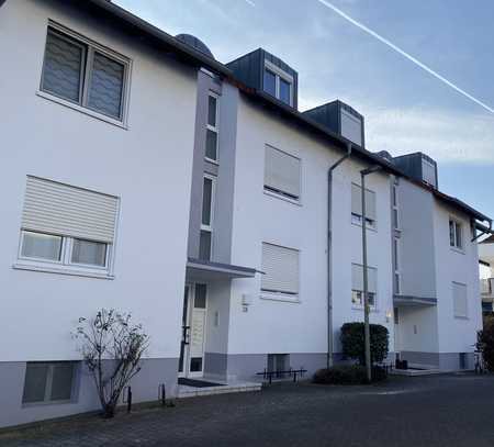 Schöne 2-Zimmer Wohnung mit Balkon und EBK in Großkrotzenburg