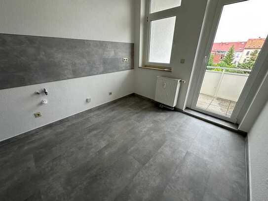 3. OG - Balkon - neues modernes Laminat - 1. Monat kaltmietfrei