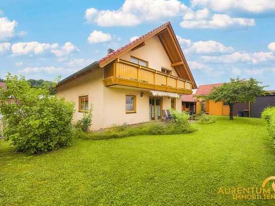 Großzügiges Einfamilienhaus, voll unterkellert mit Einliegerwohnung zu verkaufen.