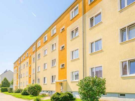 Neu renovierte 2-Raumwohnung mit Loggia * 2. OG * SP * neuer Fußboden * Bad mit Wanne & Fenster *TOP