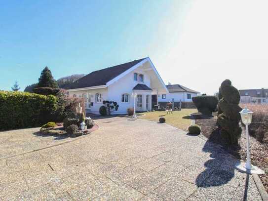 Sofort wohlfühlen: 5-Zi.-EFH mit großem Grundstück, Smart-Home und Doppelgarage in Albstadt