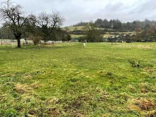 Baugrundstück für Wohn- Bebauung in Feldrandlage mit Blick 
zum Waldrand