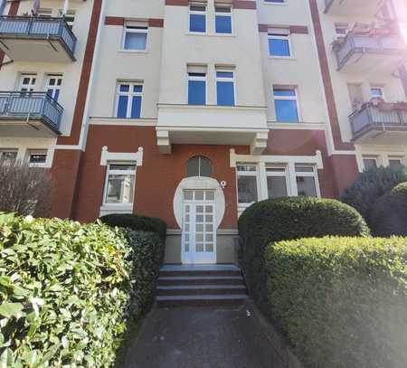 Super schöne frisch renovierte 3 Zimmer DG-Wohnung