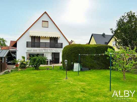 Freistehendes Zweifamilienhaus mit großzügigem Garten & sep. Einliegerwohnung in ruhiger Wohnlage