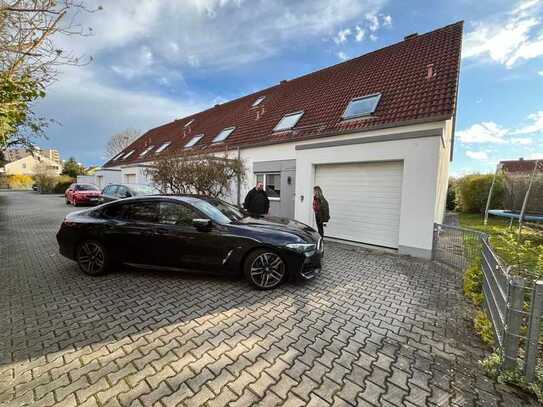 Günstiges 5-Zimmer-Reihenendhaus mit gehobener Innenausstattung und EBK in Neumarkt in der Oberpfalz