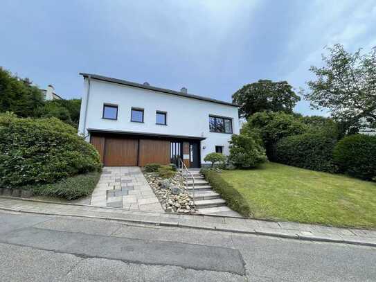 Großzügiges -saniertes- Einfamilienhaus, 226 m² Wohnfläche, Garage, Stellplatz und Traumgarten