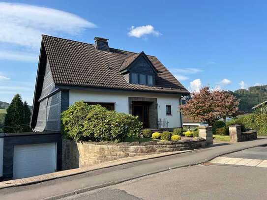 Schönes Einfamilienhaus mit Einliegerwohnung in ruhiger Lage mit Aussicht in Ründeroth