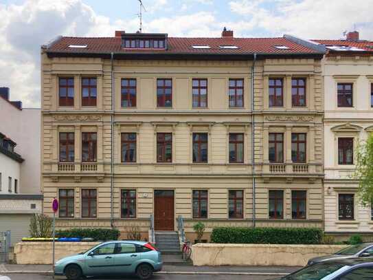 3-Zimmer-Altbauwohnung mit Balkon in zentrums- und naturnaher Lage