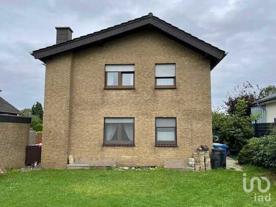 Freistehendes Einfamilienhaus mit Garten