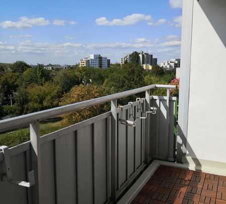 2,5-Raum-Wohnung mit Balkon im Zentrum von Porz