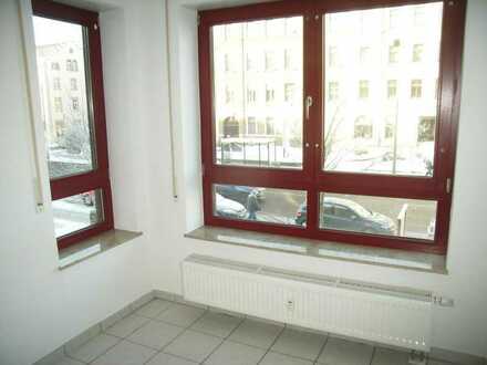 2 R.-Whg. im Zentrum vom Chemnitz, sehr ruhiger Innenhof, Balkon, super Bad, gräumige Küche mit F.