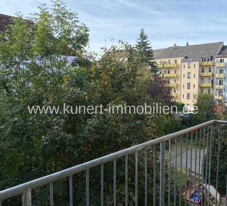 3-Zimmer-Wohnung mit Balkon in attraktiver Wohnlage von Chemnitz, Badezimmer mit Wanne und Dusche