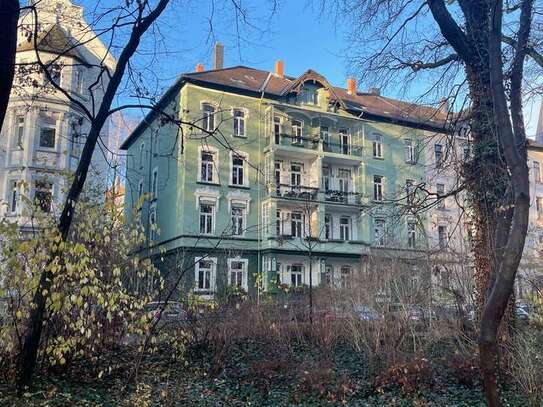 Helle 5-Zimmer-Wohnung mit Balkon am Stadtpark