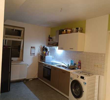 Freundliche 2-Zimmer-DG-Wohnung mit Balkon und Einbauküche in Meiningen